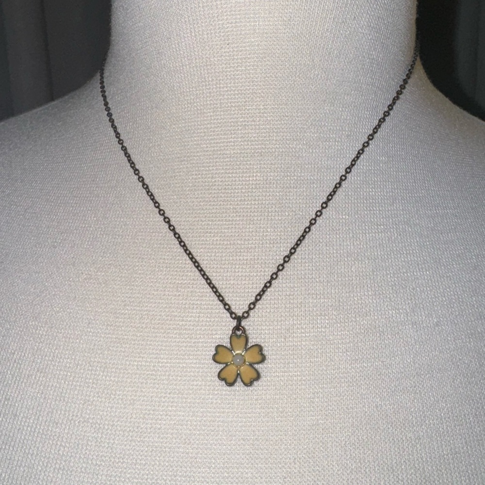 Dainty Flower Necklace